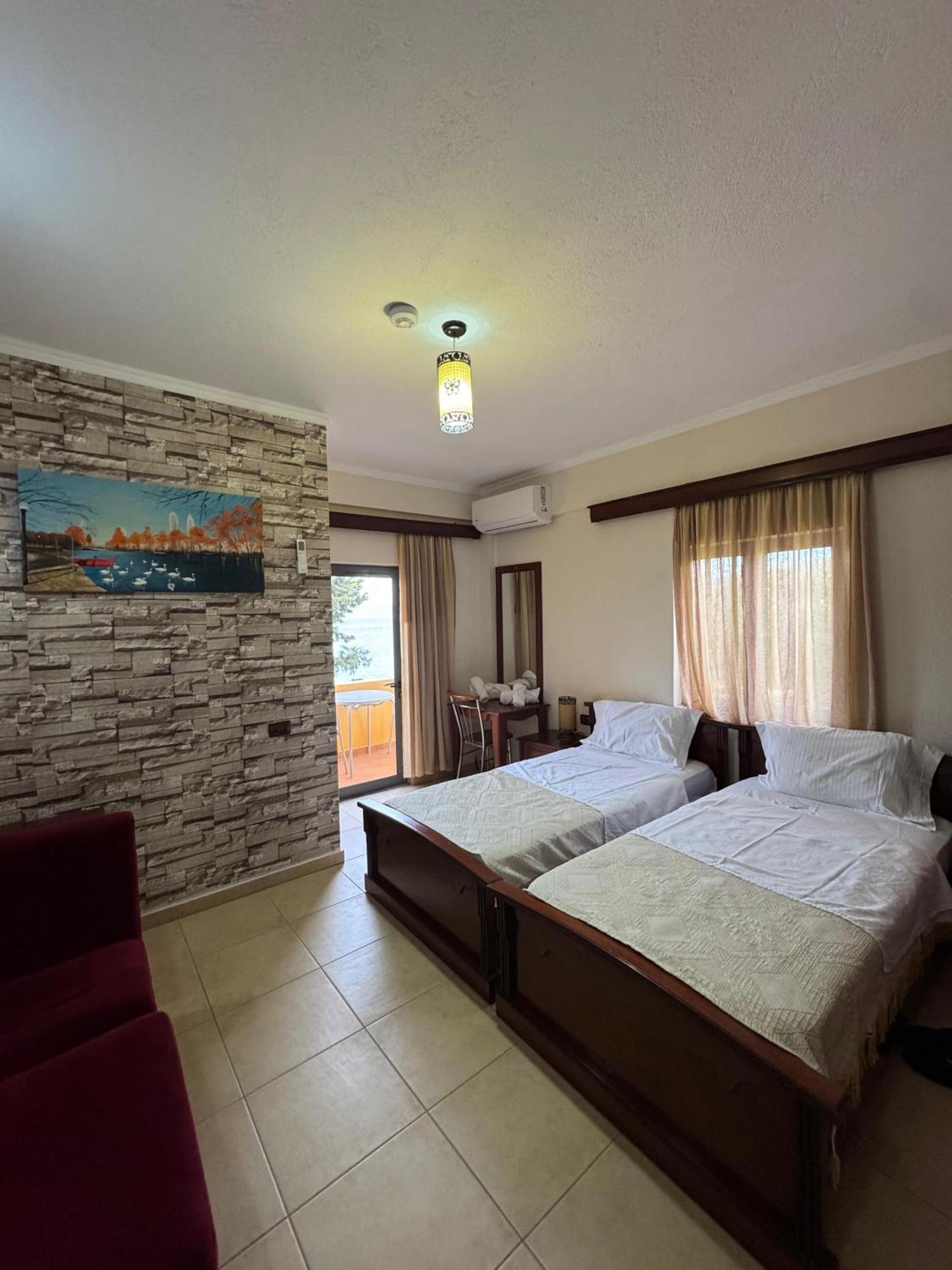 Hotel Restorant Leza Lin Екстер'єр фото