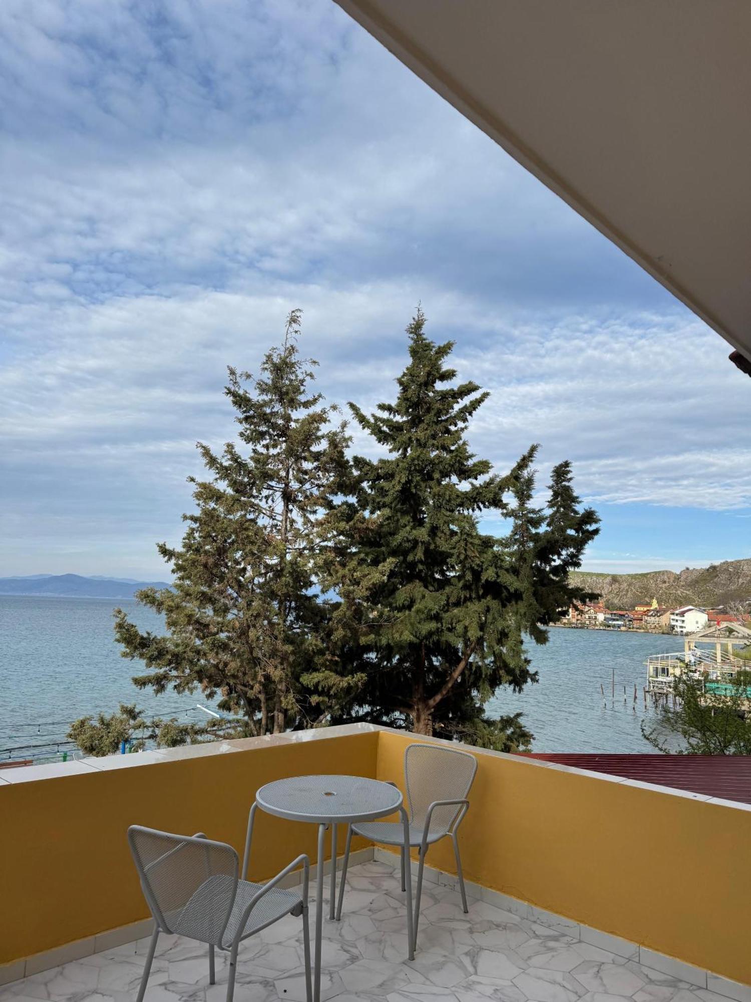 Hotel Restorant Leza Lin Екстер'єр фото